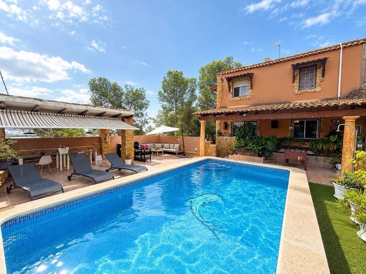 Villa de 6 dormitorios en venta en Jacarilla, Alicante
