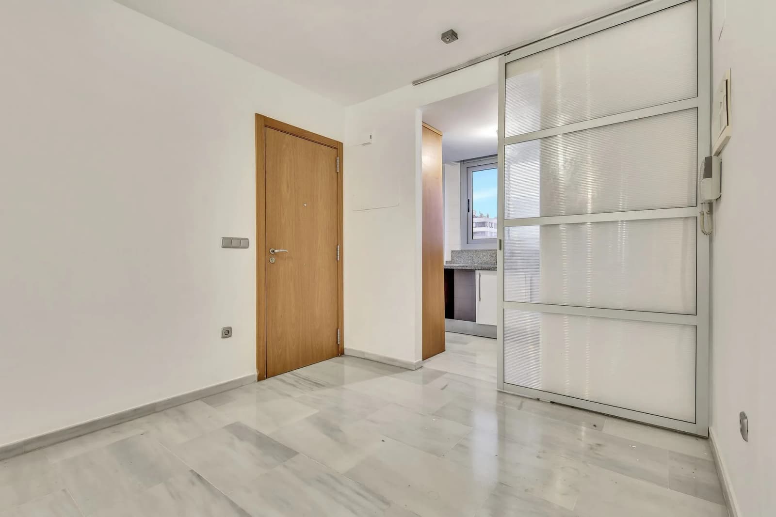 Apartment de 2 dormitorios en venta en Benidorm, Costa Blanca - Image 5