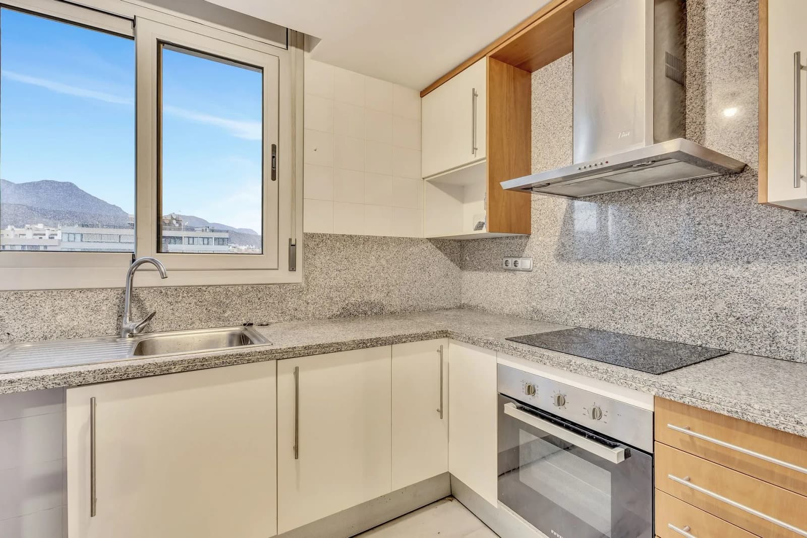 Apartment de 2 dormitorios en venta en Benidorm, Costa Blanca - Image 6