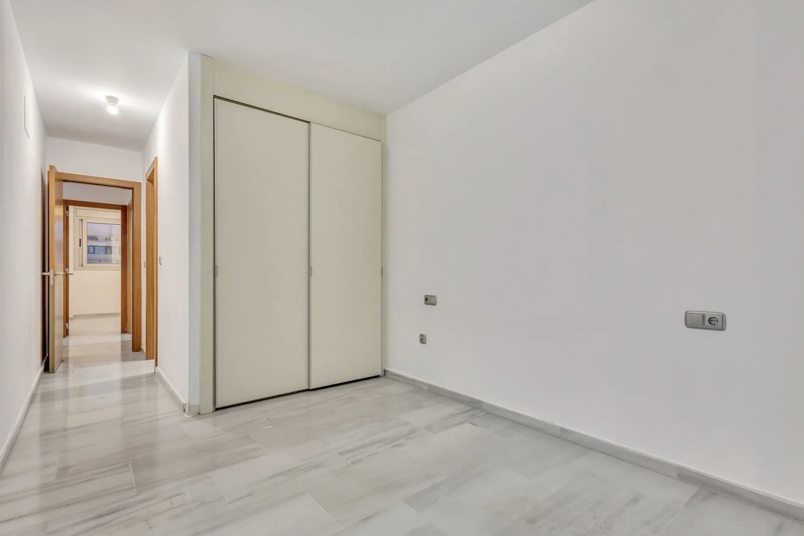 Apartment de 2 dormitorios en venta en Benidorm, Costa Blanca - Image 8
