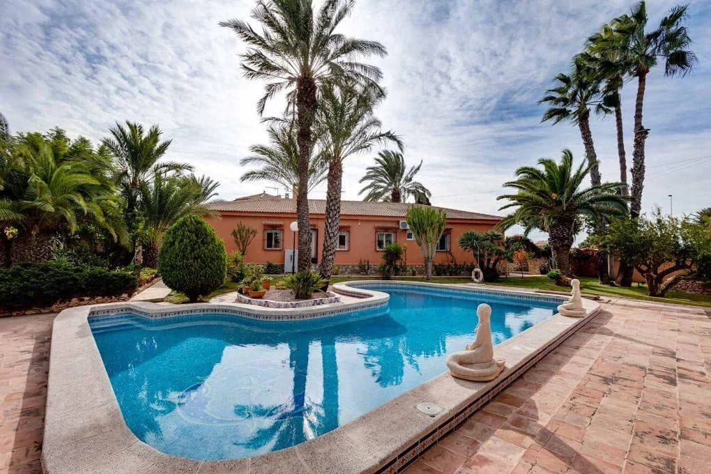 Villa de 5 dormitorios en venta en Torrevieja, Alicante