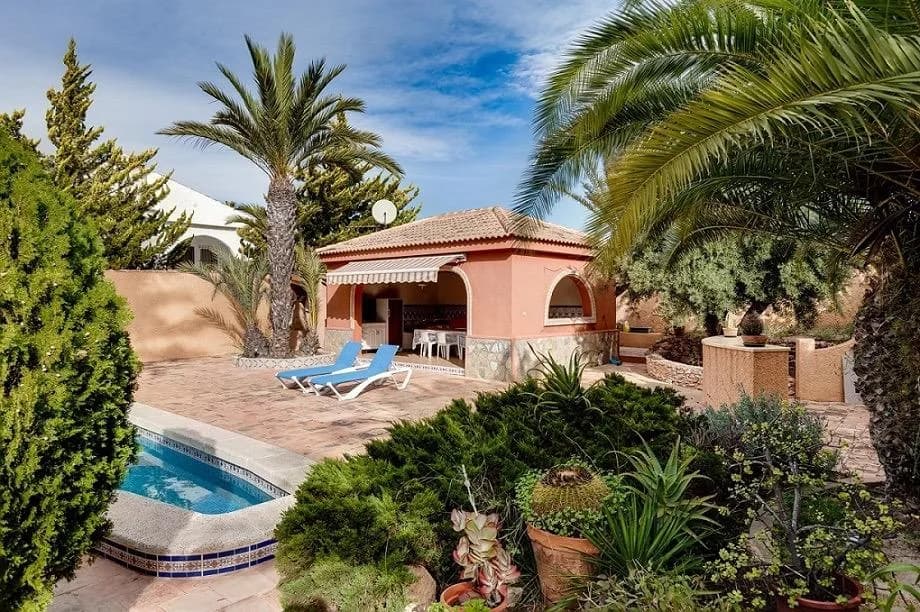 Villa de 5 dormitorios en venta en Torrevieja, Alicante - Image 5