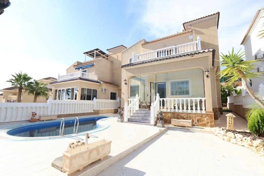Villa de 3 dormitorios en venta en Orihuela Costa, Alicante - Image 7