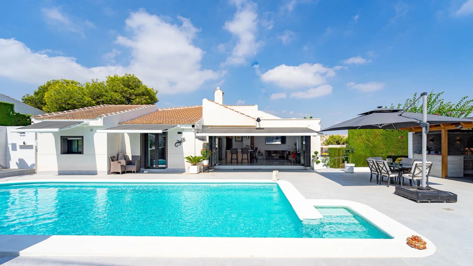 Villa de 3 dormitorios en venta en Orihuela-Costa, Alicante