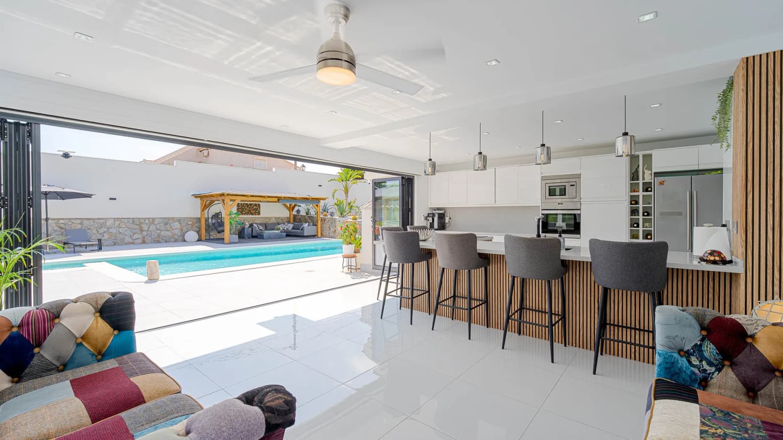 Villa de 3 dormitorios en venta en Orihuela-Costa, Alicante - Image 3