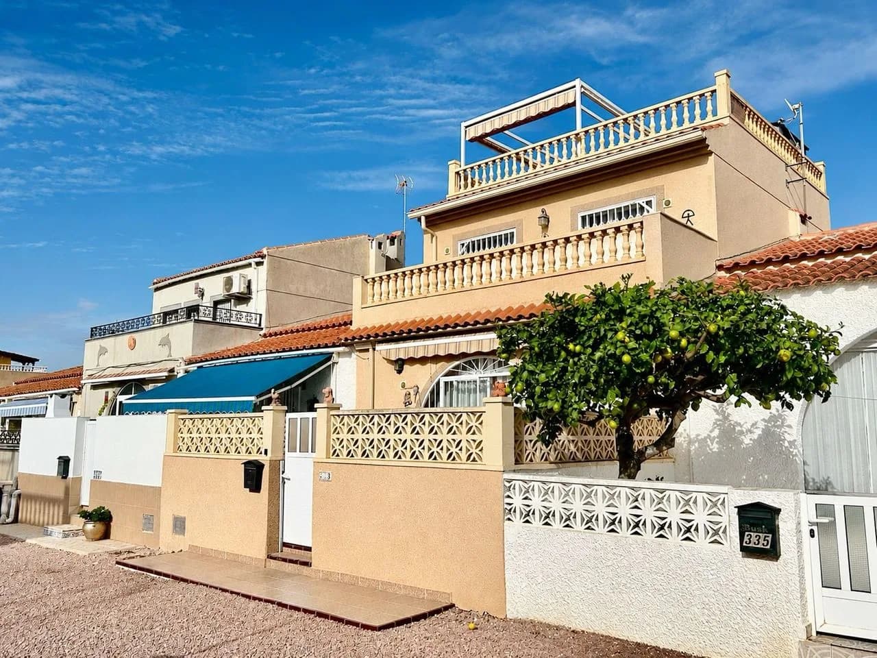 Townhouse de 3 dormitorios en venta en Torrevieja, Alicante