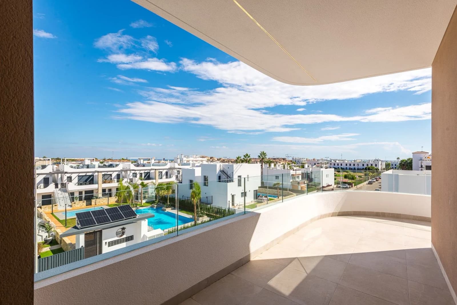 Apartment de 3 dormitorios en venta en Punta Prima, Costa Blanca - Image 2