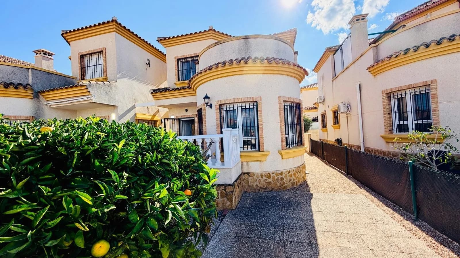 Detached Villa In Los Montesinos