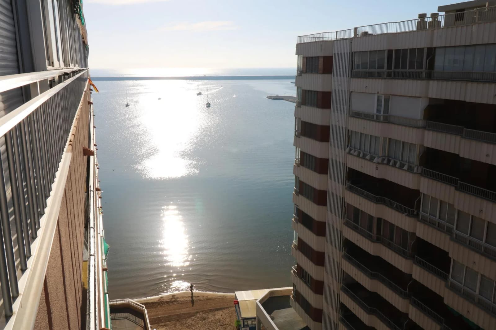 Villa de 2 dormitorios en venta en Torrevieja, Alicante - Image 3