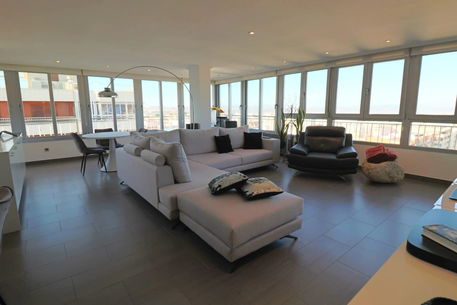 Villa de 2 dormitorios en venta en Torrevieja, Alicante - Image 5