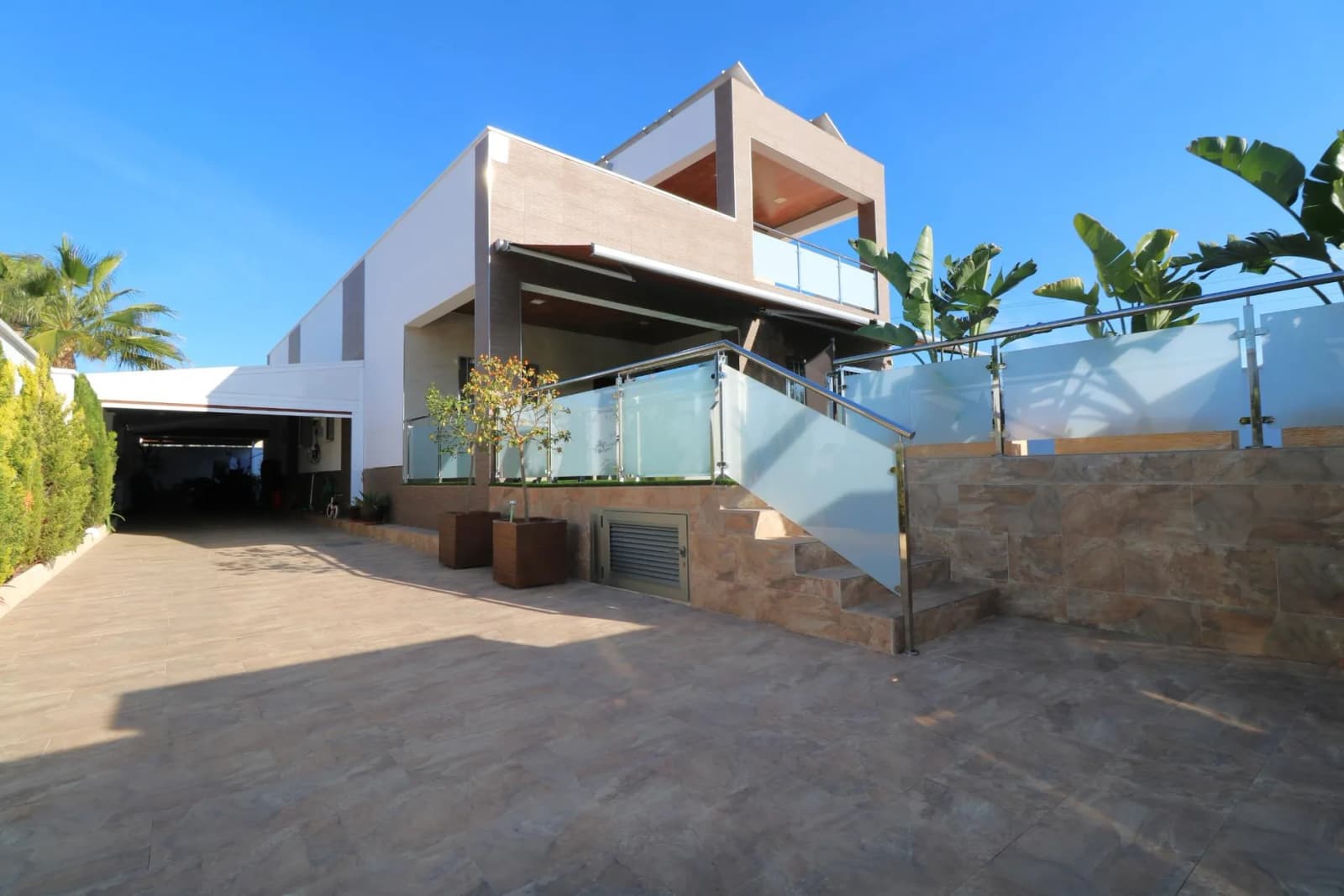 Villa de 4 dormitorios en venta en Torrevieja, Alicante