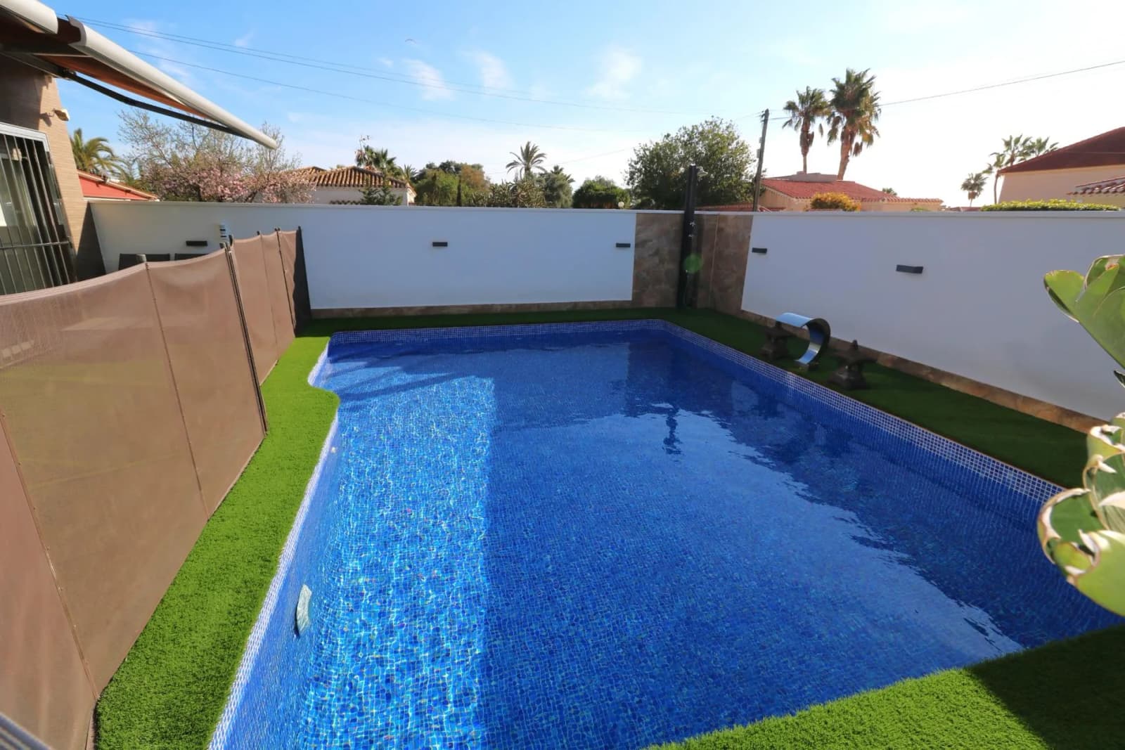 Villa de 6 dormitorios en venta en Torrevieja, Alicante - Image 2