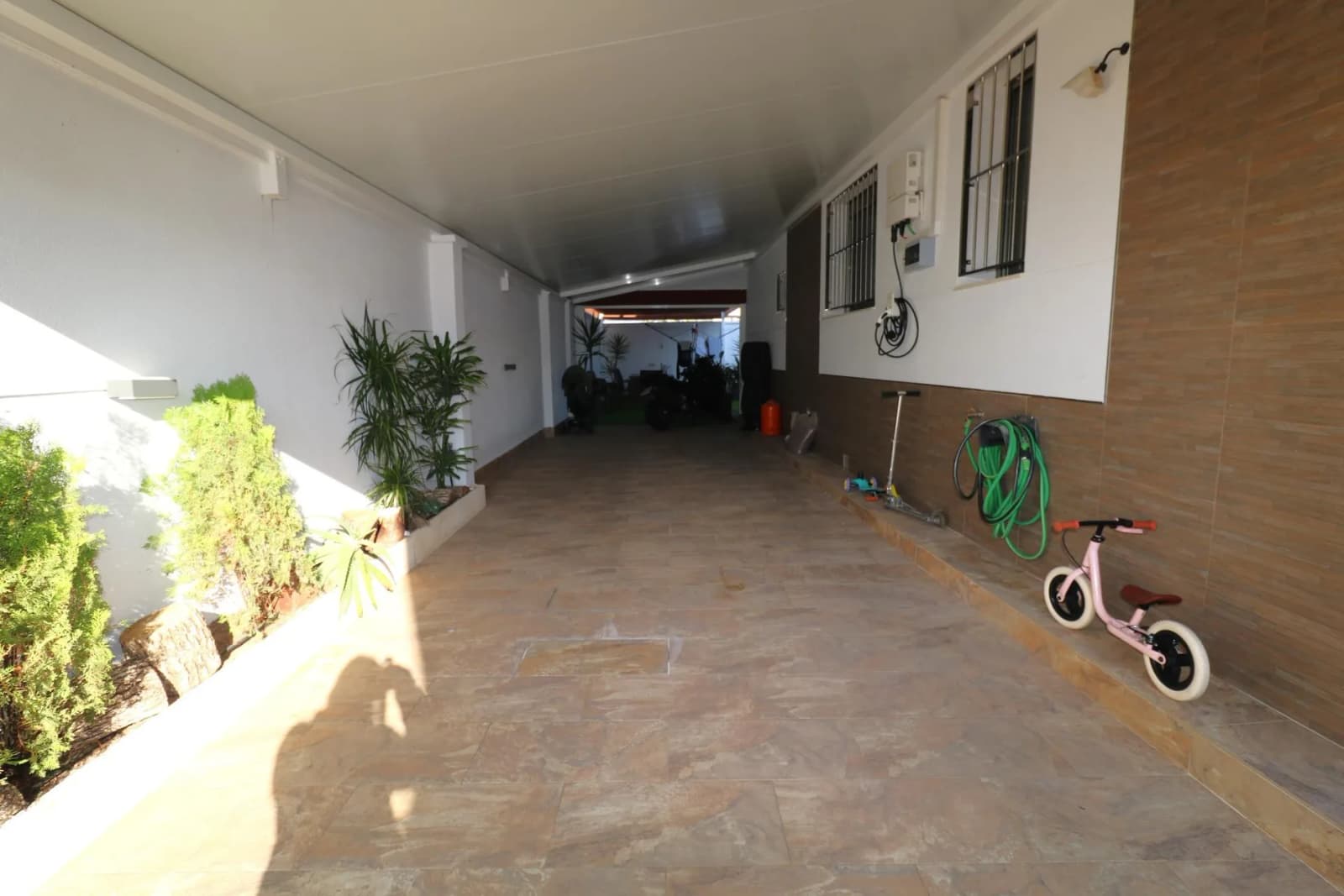 Villa de 6 dormitorios en venta en Torrevieja, Alicante - Image 4
