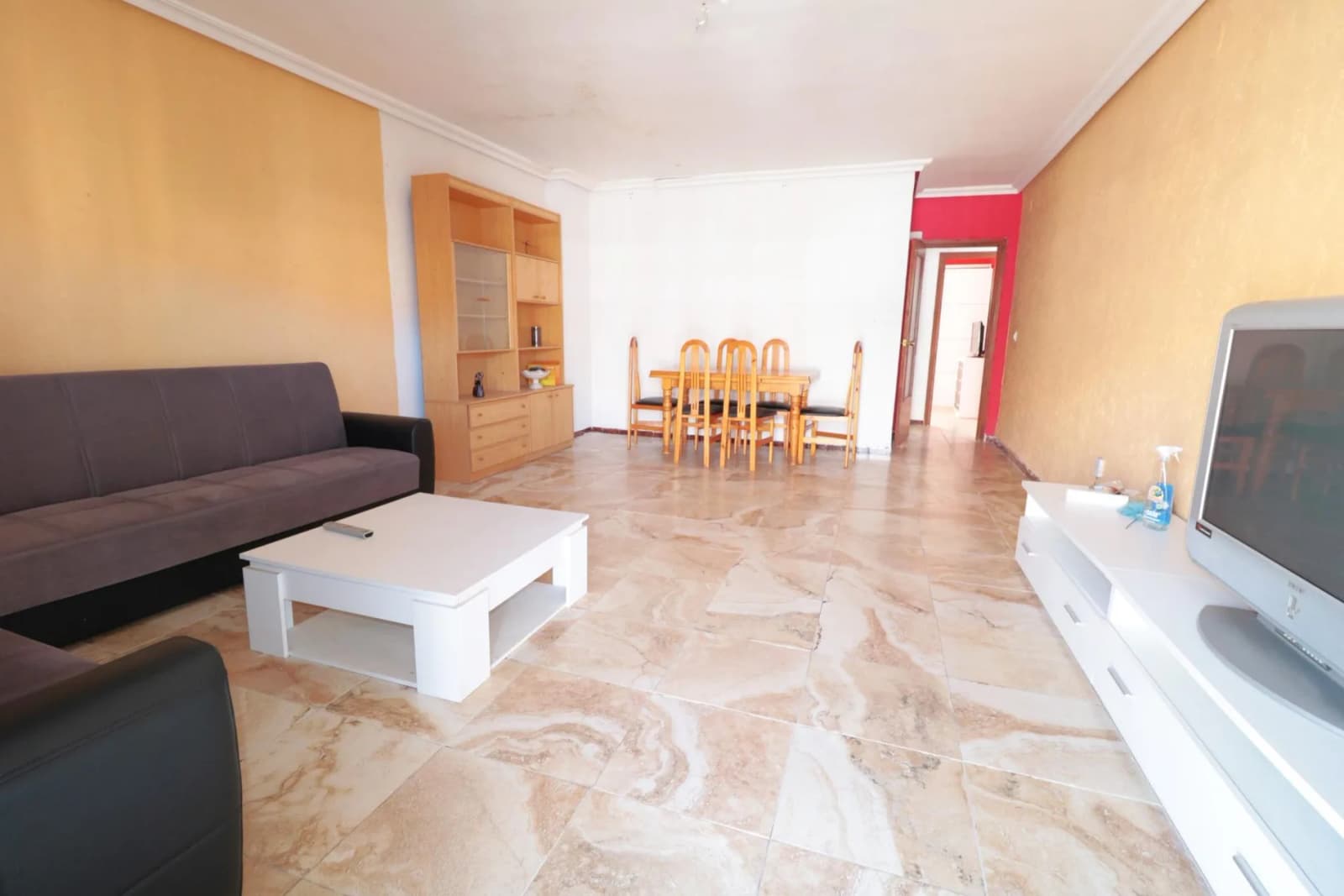 Apartment de 2 dormitorios en venta en Torrevieja, Alicante - Image 2