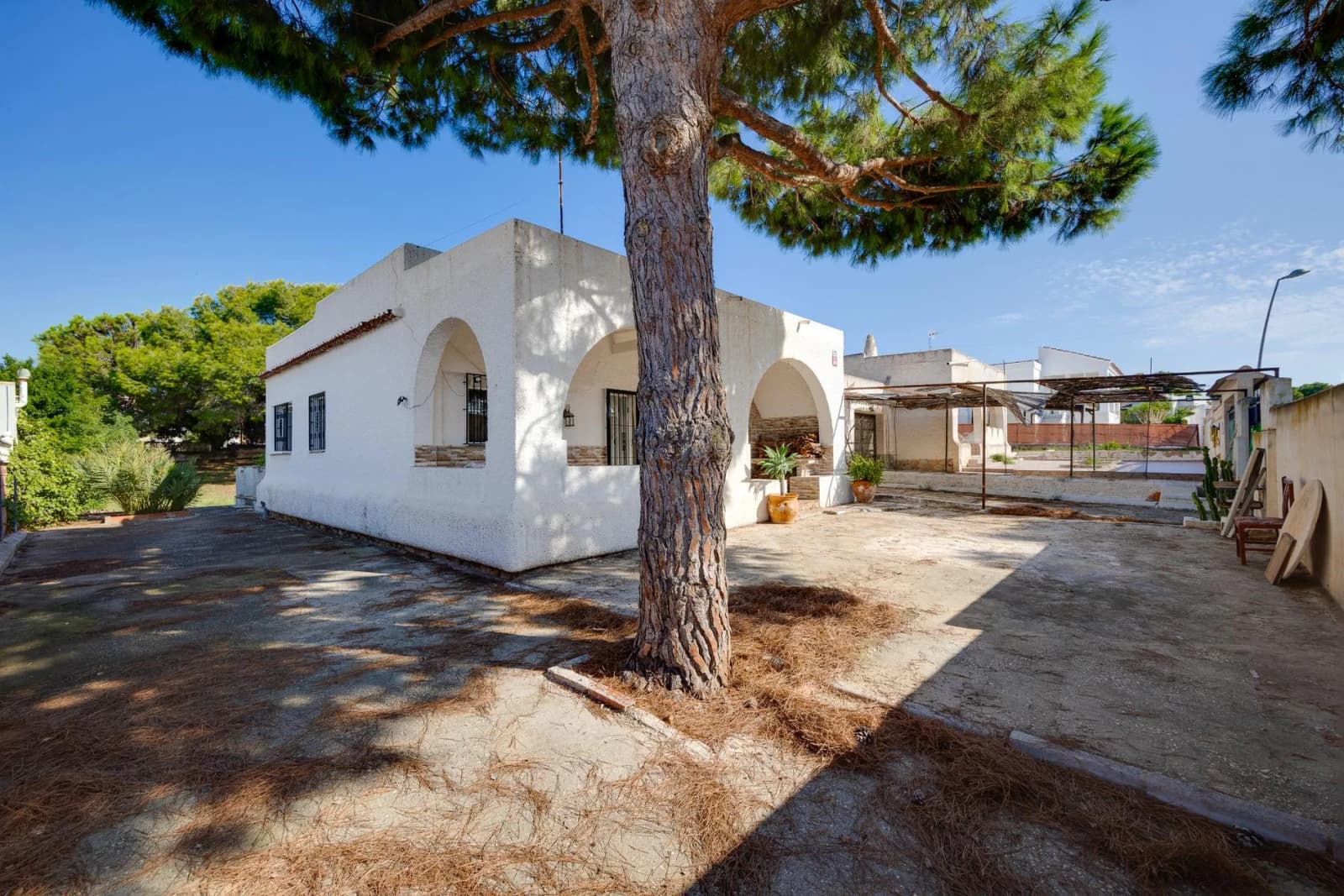 Villa de 3 dormitorios en venta en Torrevieja, Alicante - Image 2