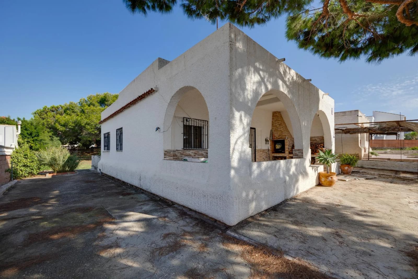 Villa de 3 dormitorios en venta en Torrevieja, Alicante - Image 3