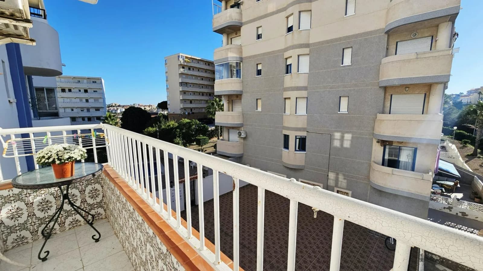 Apartment en venta en Torrevieja, Alicante - Image 2