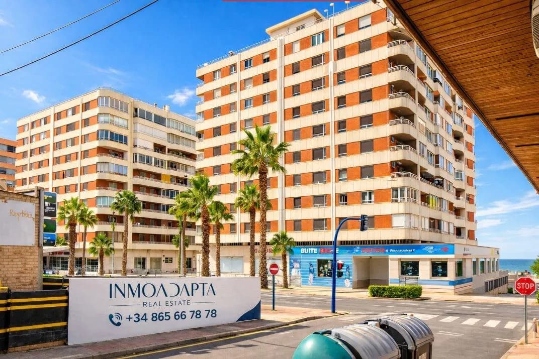 Apartment de 3 dormitorios en venta en Torrevieja, Alicante - Image 2