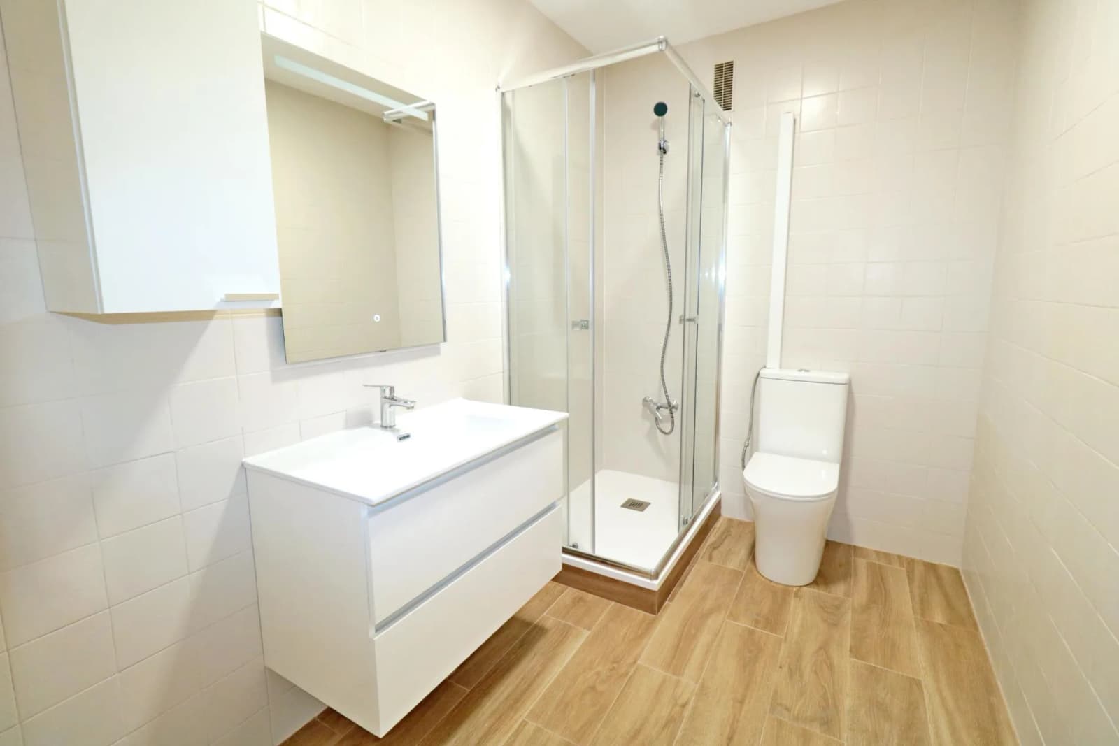 Apartment de 3 dormitorios en venta en Torrevieja, Alicante - Image 9
